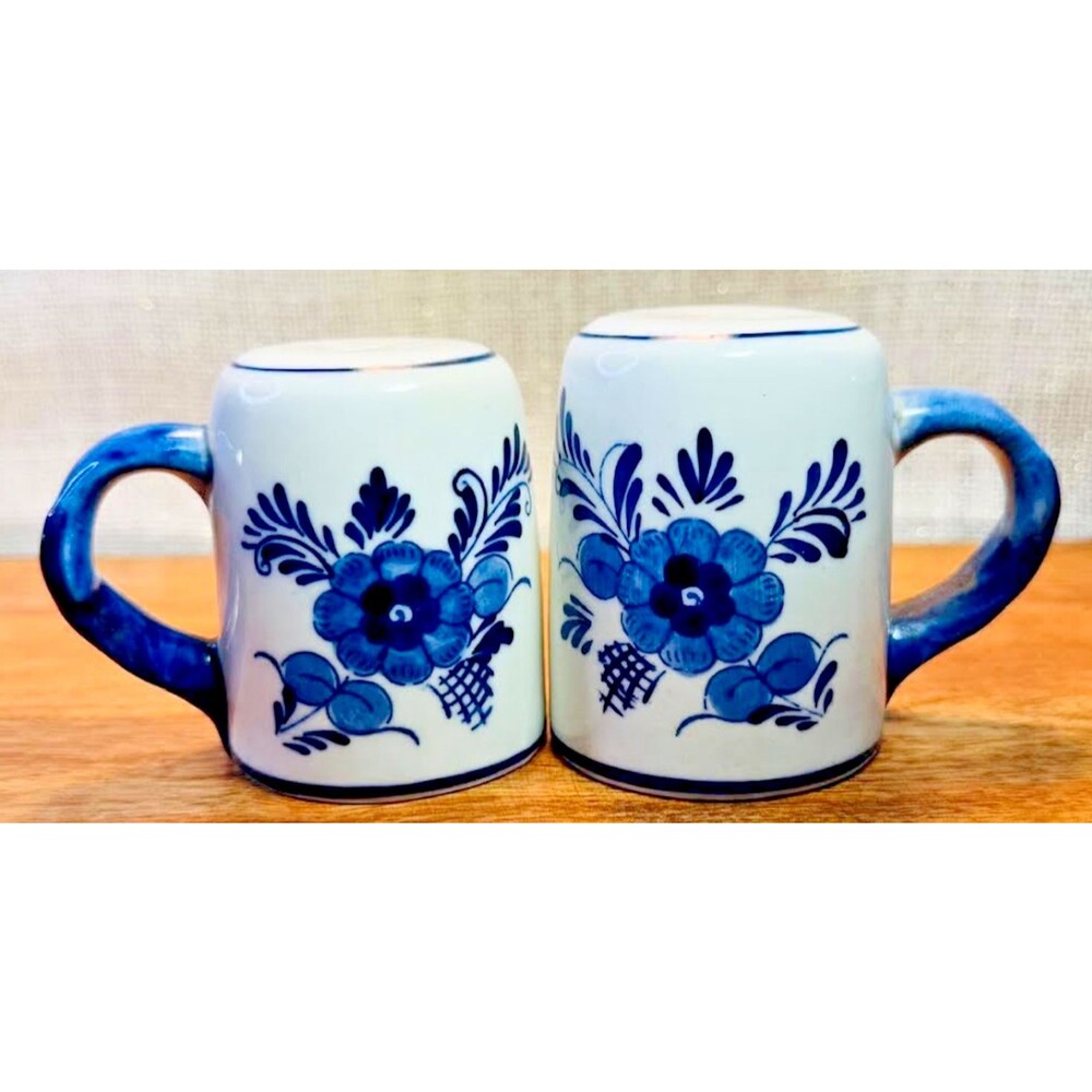 Vtg DAIC Delft Blue Tulip Floral Hand painted Salt Pepper Shakers Handles 3" T